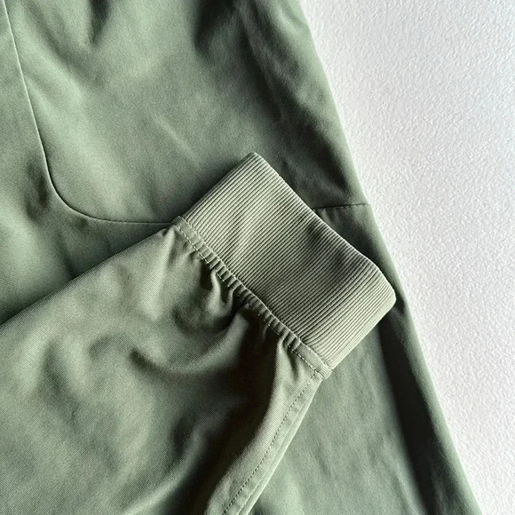 Lululemon - Picture 2 of 6